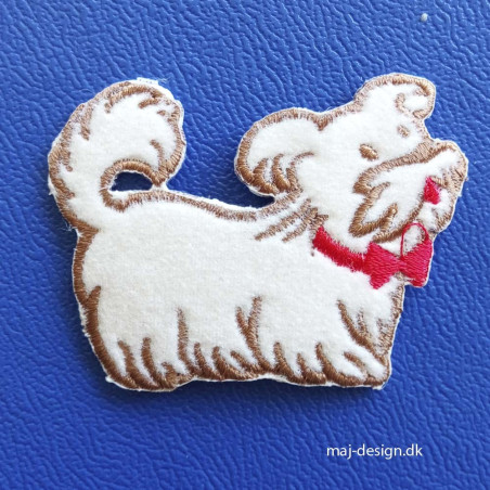 Hund m/rød sløjfe strygemærke 5x4,5 cm