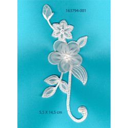Hvid blomst m/perler strygemærke 14,5x5,5 cm