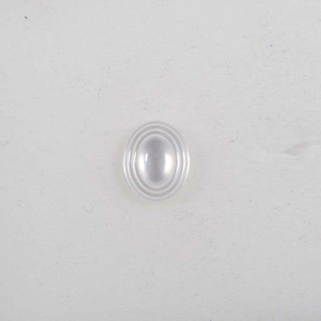 Oval hvid knap m/øje 11 mm