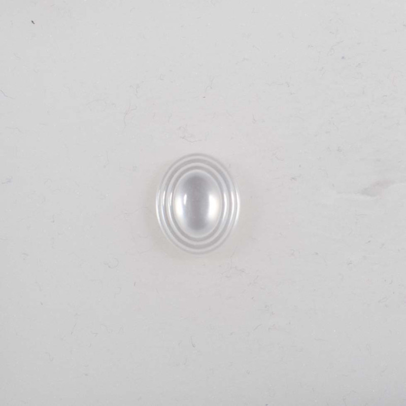 Oval hvid knap m/øje 11 mm