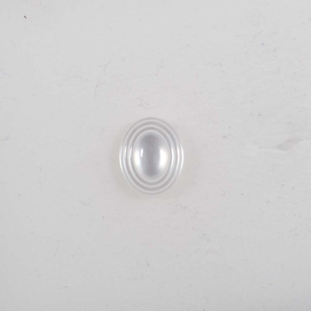 Oval hvid knap m/øje 11 mm