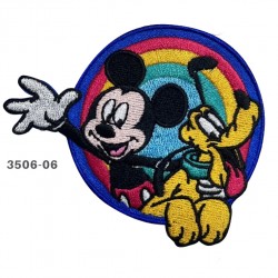 Mickey og Pluto med regnbue broderet strygemærke