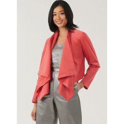 Modelbillede af New Look N6817, vest og bukser med draperet forstykke, afslappet pasform.