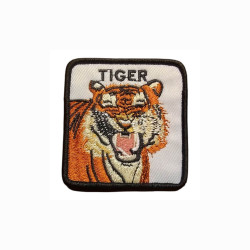 Broderet Strygemærke med dyr – Løve, Tiger, Hane og Grizzlybjørn (7,5 x 7,5 cm)