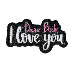 Broderet glimmer strygemærke med teksten “Dear Body, I Love You” – 5x9 cm