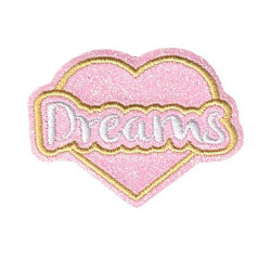 Broderet glimmer strygemærke “Dreams” – hjerteformet, lyserød baggrund med hvid tekst og guldramme – 5x7 cm