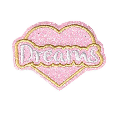 Broderet glimmer strygemærke “Dreams” – hjerteformet, lyserød baggrund med hvid tekst og guldramme – 5x7 cm