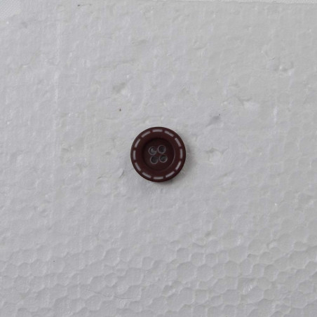 Brun knap m/lys stikning 18mm